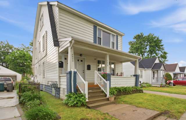 Fully Renovated 3BR Multi-Level Home with New Appliances