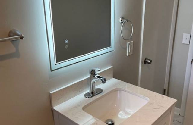 Charming 2 Bedroom Rental – Just Minutes from Auburn University!