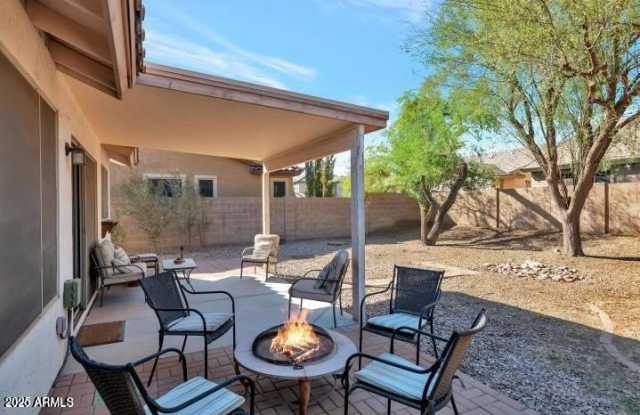 1712 W SPARROW Drive