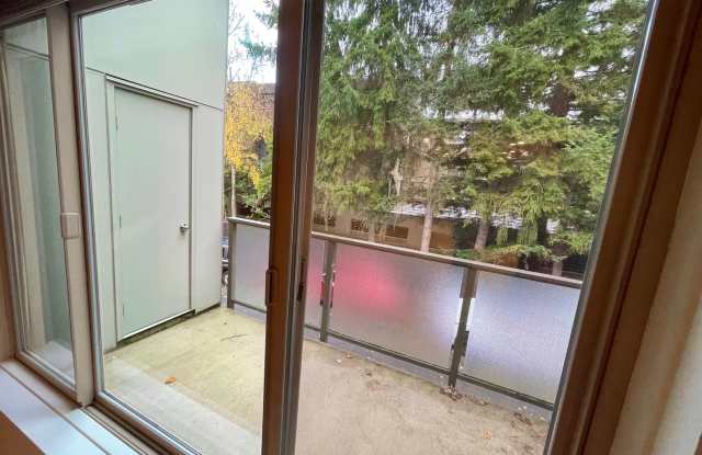 Stunning two-level condo with parking!