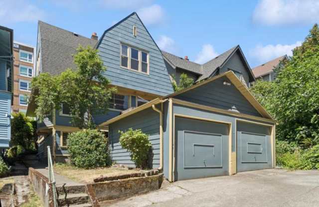 Photo of 704 Warren Ave. N.