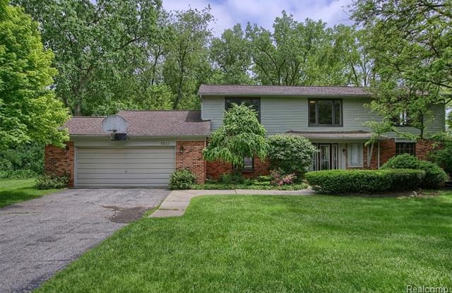 5641 POWDER HORN Drive - 5641 Powder Horn Drive, Oakland County, MI 48322