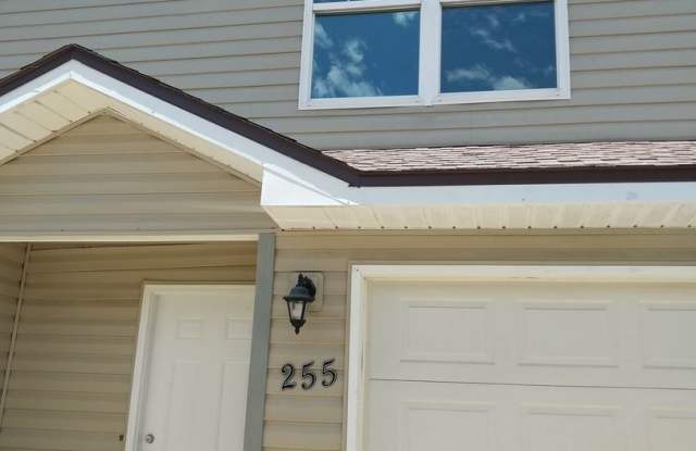 Gorgeous 3 Bedroom 2 Bath Townhome