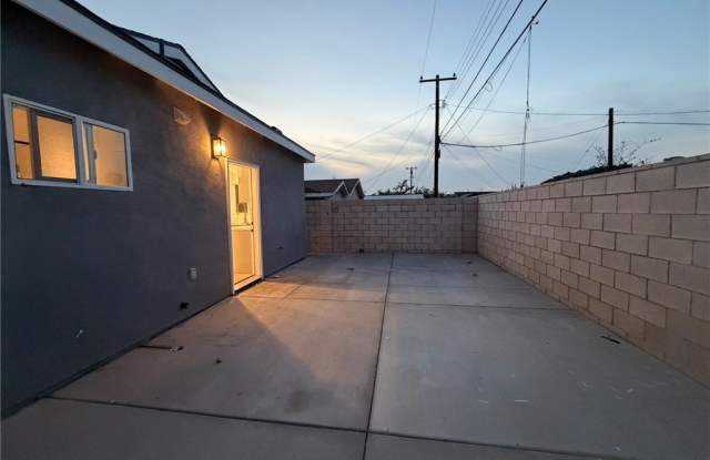 4721 W Oakfield Avenue