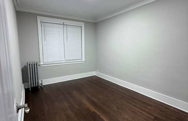 7420 North Damen Avenue, Apt 1F