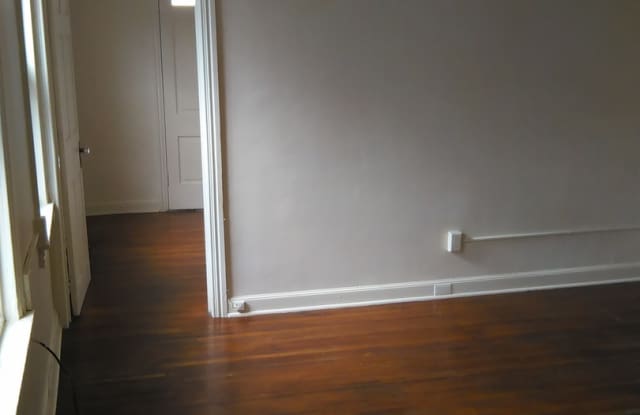 Photo of Video in pictures! 3rd Floor 1 Bedroom in Downtown York