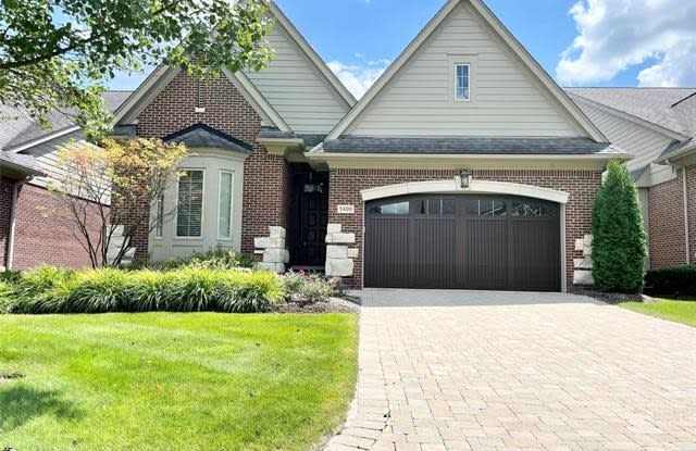 5400 PEMBROOKE CROSSING Court - 5400 Pembrooke Crossing Court, Oakland County, MI 48322