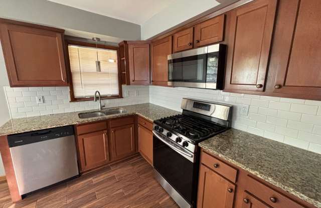 Beautiful 4 Bedroom 2 Bath Home in South St. Paul!