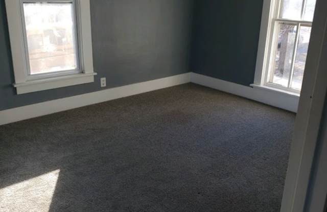 Photo of 112 30th Ave N - 2