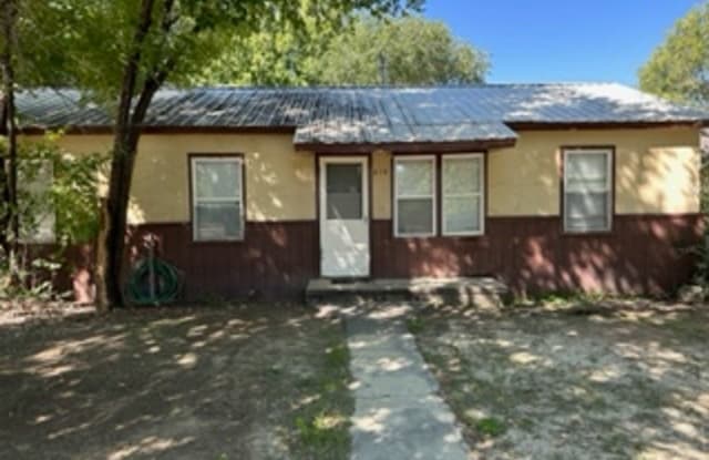 315 Bunker Ave - 315 Bunker Avenue, Aztec, NM 87410