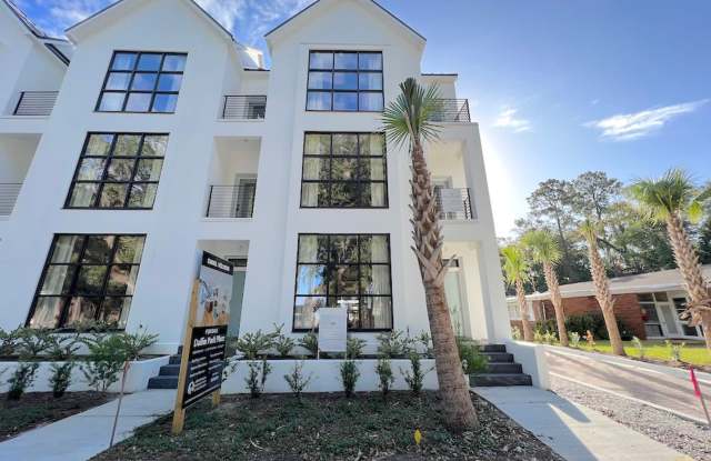 3 BED | 2.5 BATH | MODERN | PRIVATE PARKING - 2818 Bee Road, Savannah, GA 31404