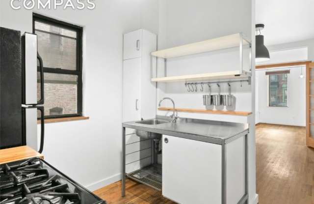 Photo of 163 Montrose Avenue