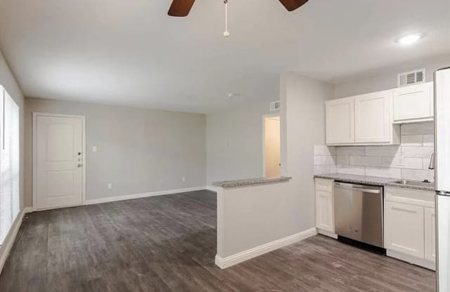 Photo of 100 S Bowser