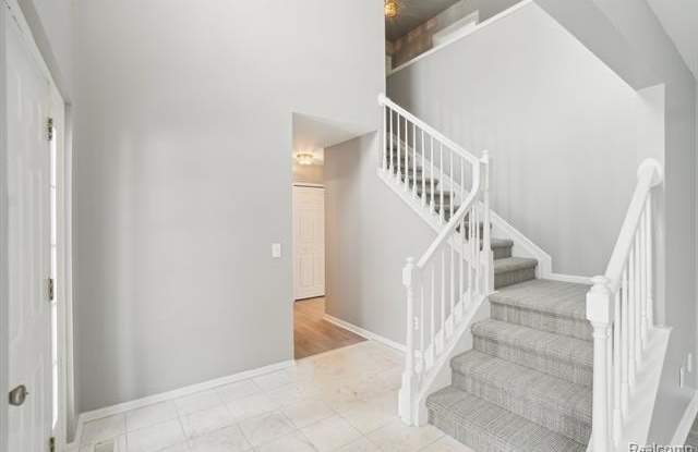 2609 HUNTINGTON Drive