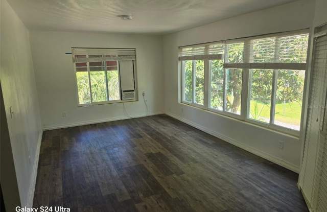 7306 EARLWOOD AVENUE