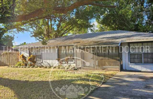 Welcome Home to your 4/2 in Seffner!