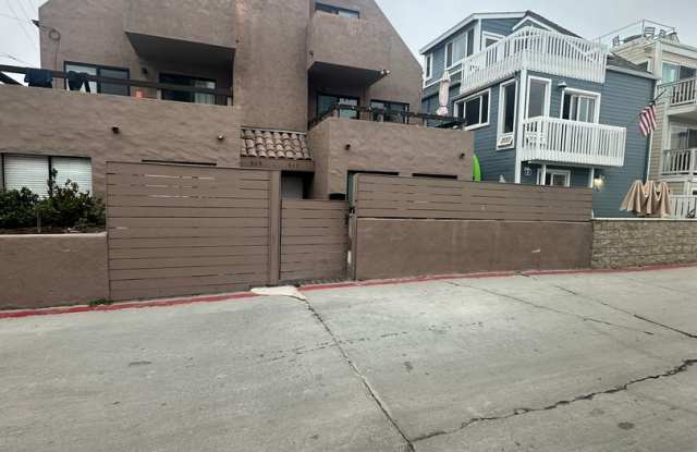 Mission Beach. 3 bedroom, 2.5 bath, 2 car garage,