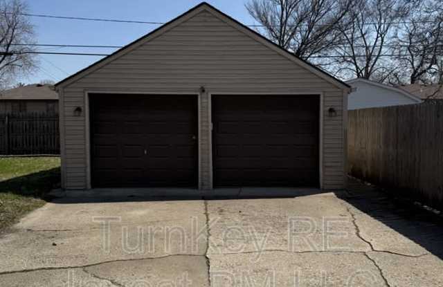 18343 Oakwood Avenue - 1