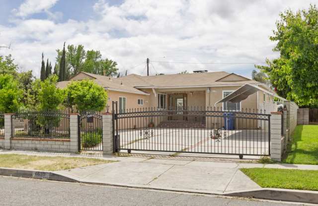Beautiful 3 bd Home in Reseda!