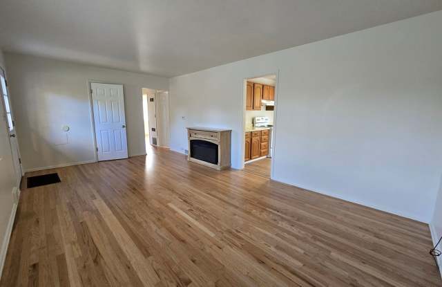 AVAILABLE NOW! Updated 3 Bedroom Ranch in South Boulder!