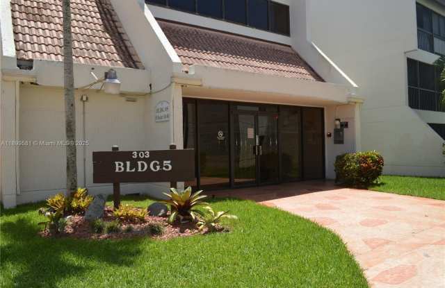 Photo of 303 Racquet Club Rd