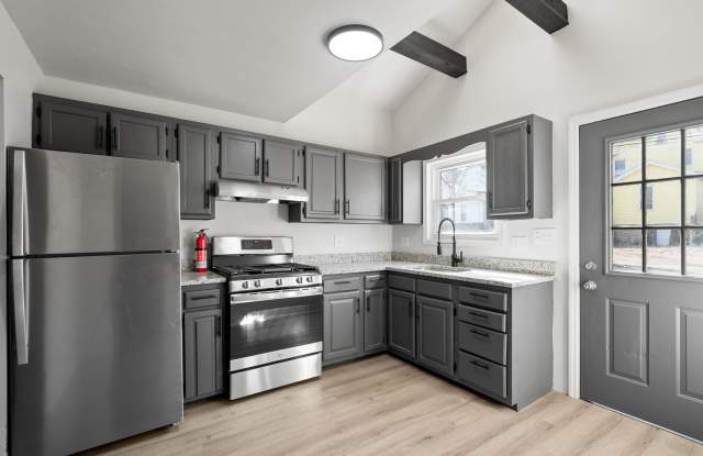 APPLY NOW! 5 BEDROOM AVAILABLE IN McKees Rocks!! Fresh out of renovation! PROUDLY ACCEPTS SECTION 8!!!