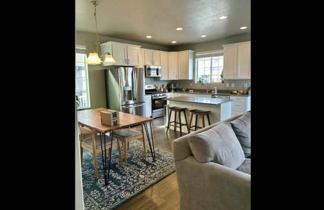 Great Lehi 4 Bedroom Home For Rent!