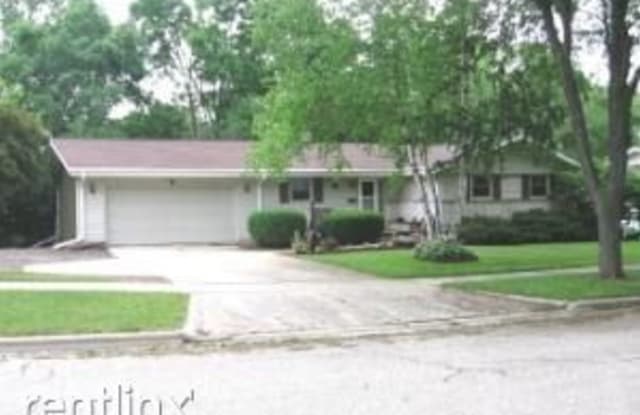 1325 N 12th Ave - 1325 North 12th Avenue, West Bend, WI 53090