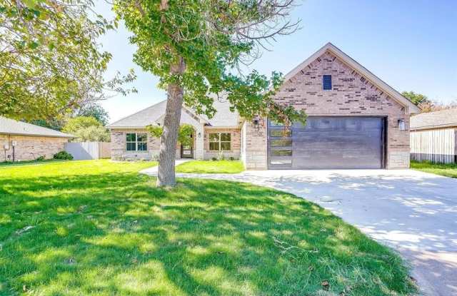 908 Meadowlark Lane