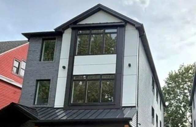 Photo of 122 Hollywood Ave