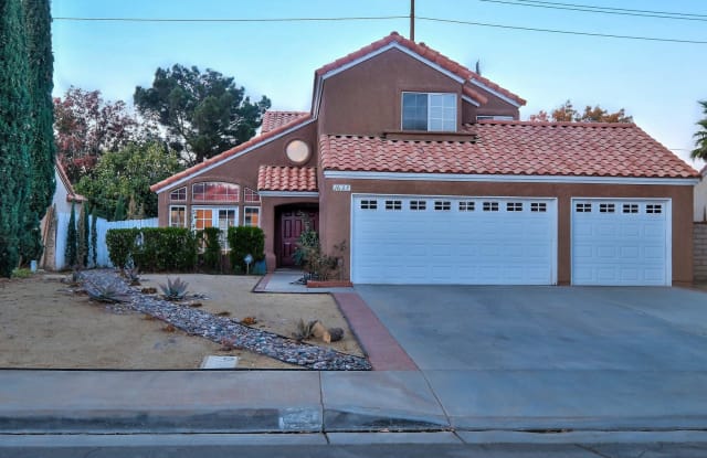 1627 Windsor Place - 1627 Windsor Place, Palmdale, CA 93551