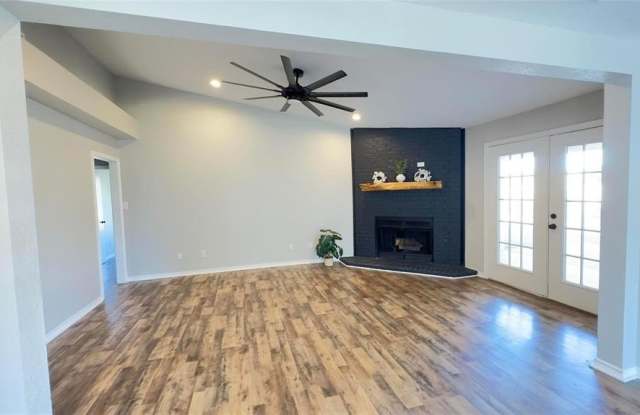 1902 La Fontaine Lane