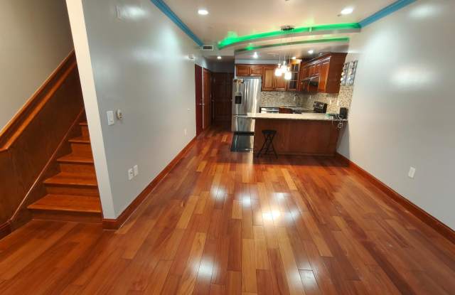 Photo of 1106 WALLACE Street unit: 2