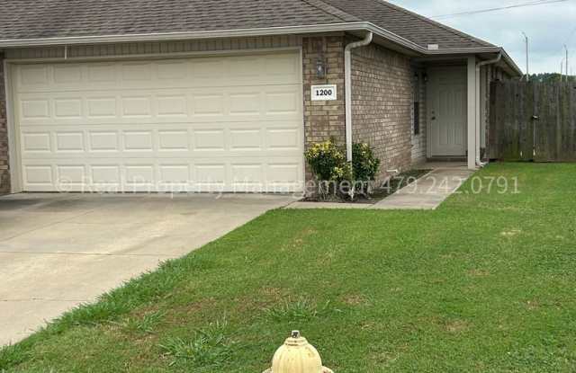 Photo of HALF OFF MOVE IN RENT! 3 bed 2 bath 2 car garage in Fianna Place Subdivision