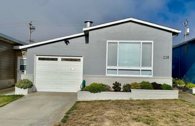 228 Mariposa Ave - 228 Mariposa Avenue, Daly City, CA 94015