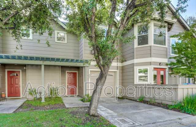 409 Hillwood Ct