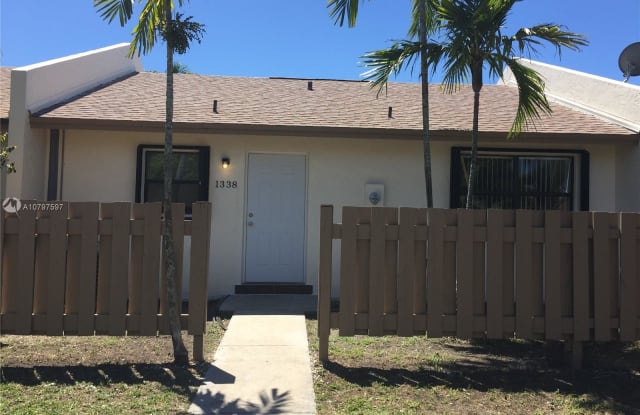 1338 Woodpecker St - 1338 Woodpecker Street, Homestead, FL 33035