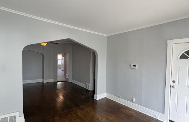 5940 S Marshfield Ave