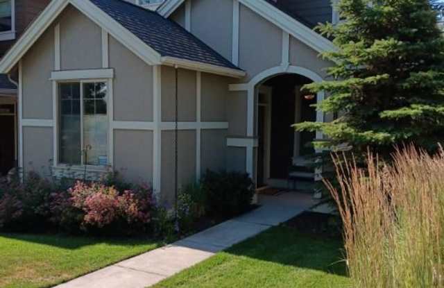 Ideal Suburban Setting Across the Street from Boyd Park and Comfortable Living in NE Bend