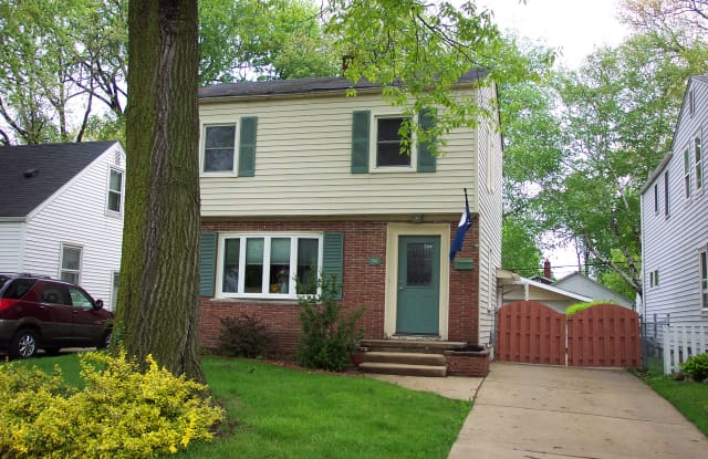 2146 Hampton Rd - 2146 Hampton Road, Grosse Pointe Woods, MI 48236