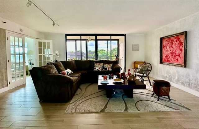 7582 NE Regency Lake Dr