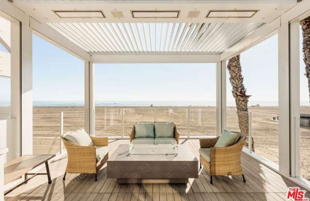 1267 Palisades Beach Road