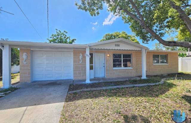 2 Bedroom, 1 Bath House in Port Richey with HUGE FENCED YARD! *Move-in Special*