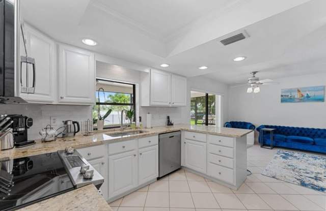 12875 Guilford Circle, Wellington, FL 33414