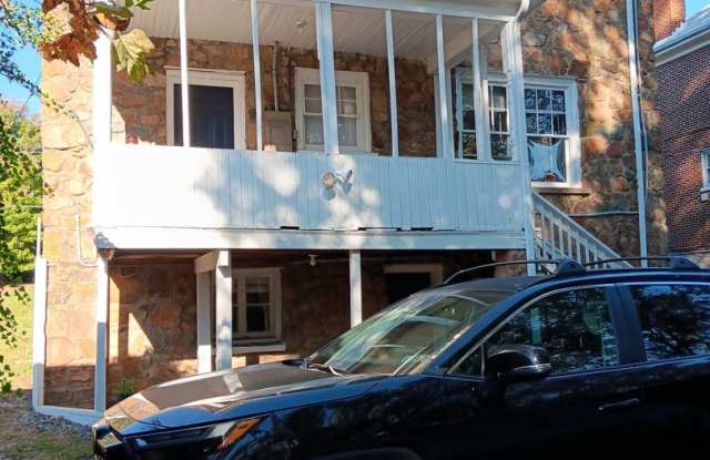 502 14th St - Bedrooms