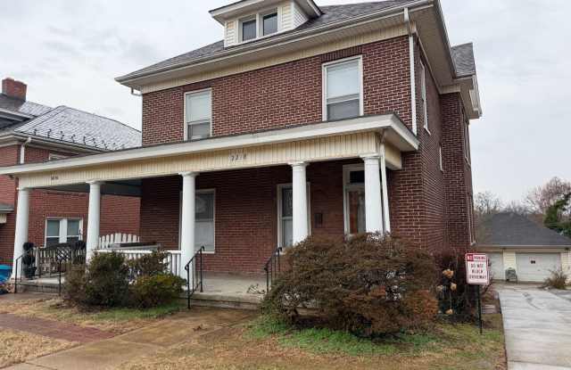 2216/2218 Memorial Ave SW