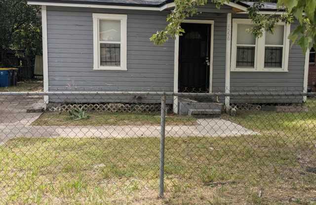 1556 W 28TH Street