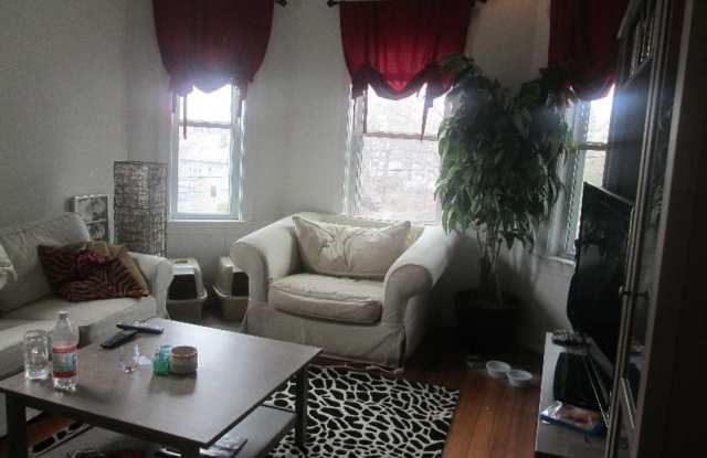 3 bed/1 bath on Union St. available for a September 1st move-in