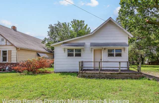 121 SE 6th St. - 121 Southeast 6th Street, Newton, KS 67114