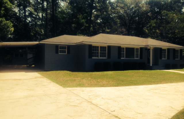 2209 Jerry Jones Dr.